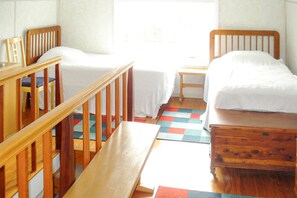 3 habitaciones, tabla de planchar con plancha, wifi y ropa de cama 