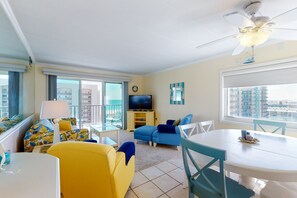 Fernseher, DVD-Player, Bücher