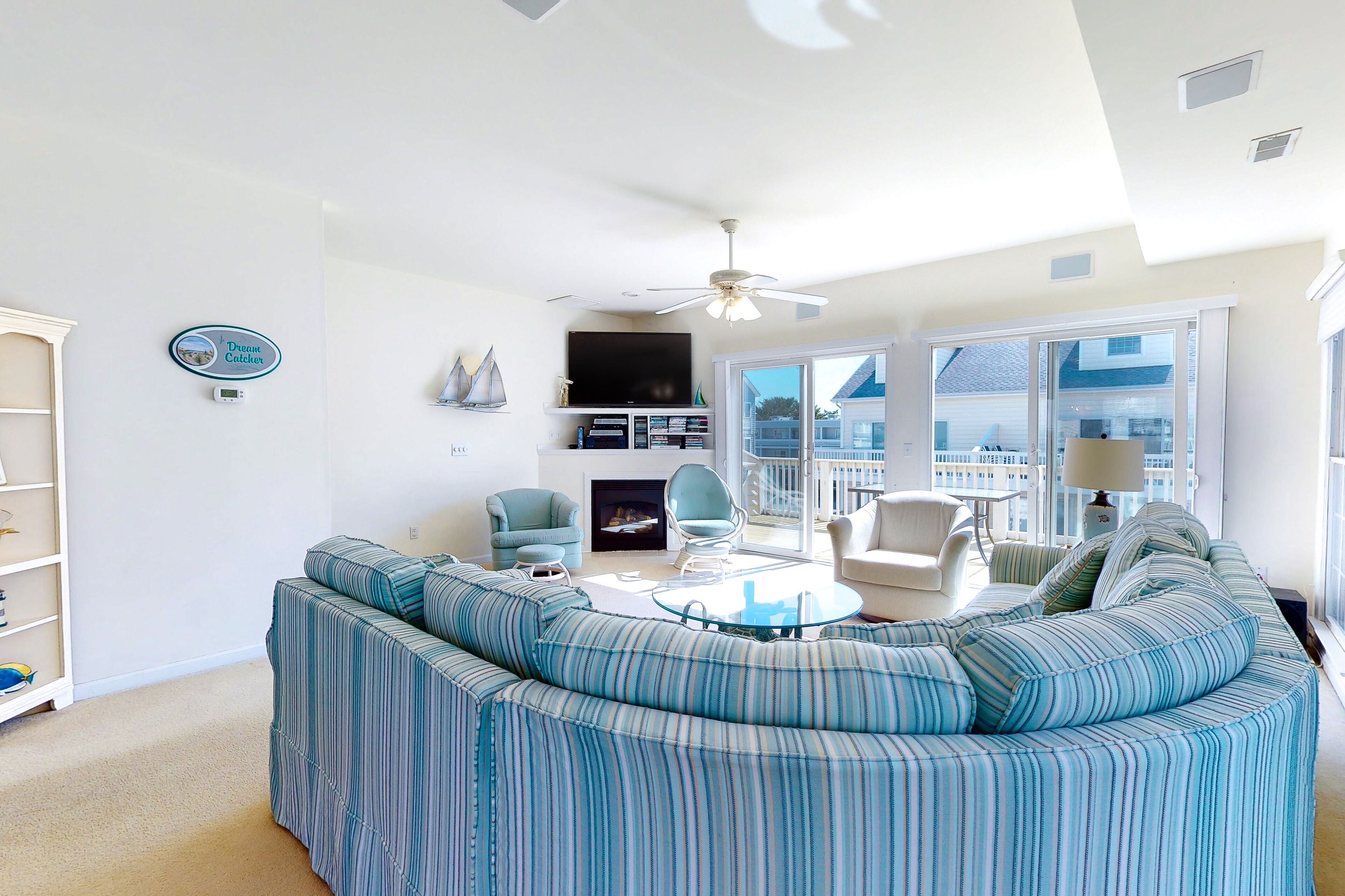 Tower Shores Townhouse Situated Between Ocean and Bay w/Free WiFi & W/D