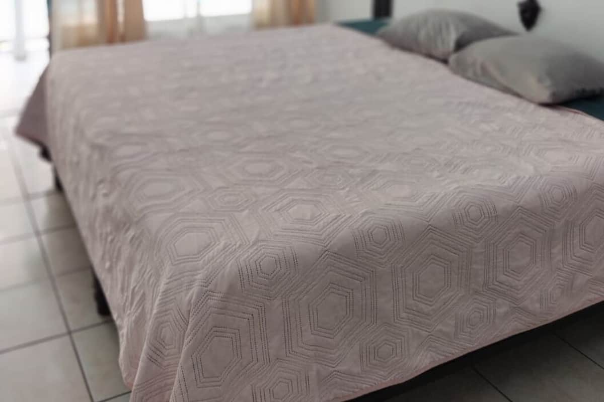 Wifi gratis y ropa de cama 