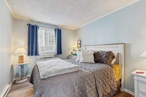 2 bedrooms, iron/ironing board, Internet, bed sheets