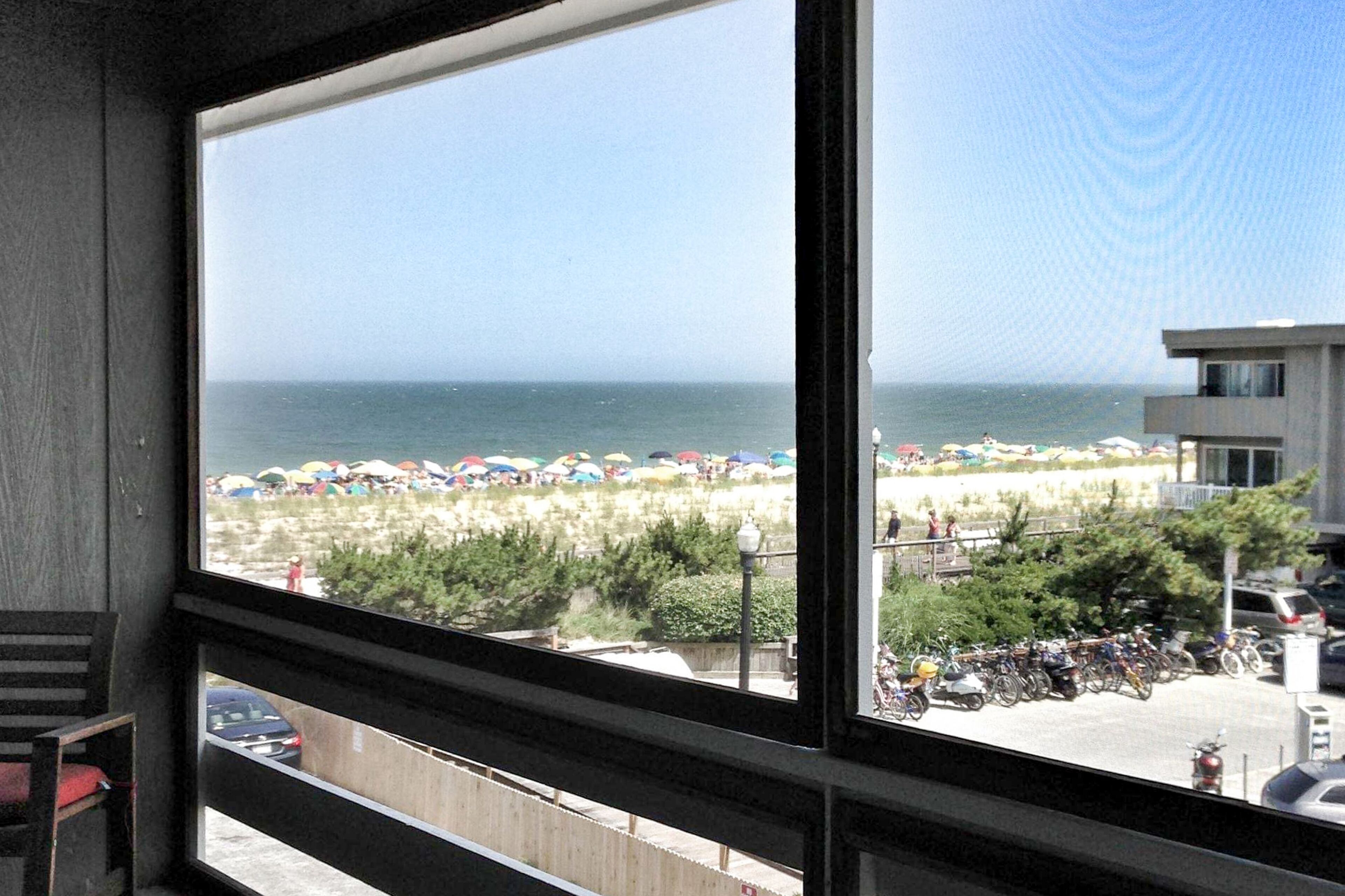 Town of Bethany Beach Getaway w/Free WiFi and Private Washer and Dryer