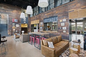 Lobby - Texas State Sanctuary With Massive Pool Oasis (San Marcos)