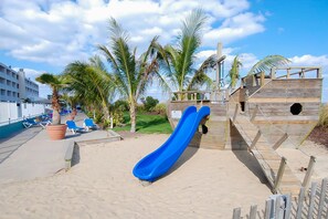 Children’s area - Beachfront condo with incredible views, balcony, pools, gym, sauna, & A/C (Ocean City)