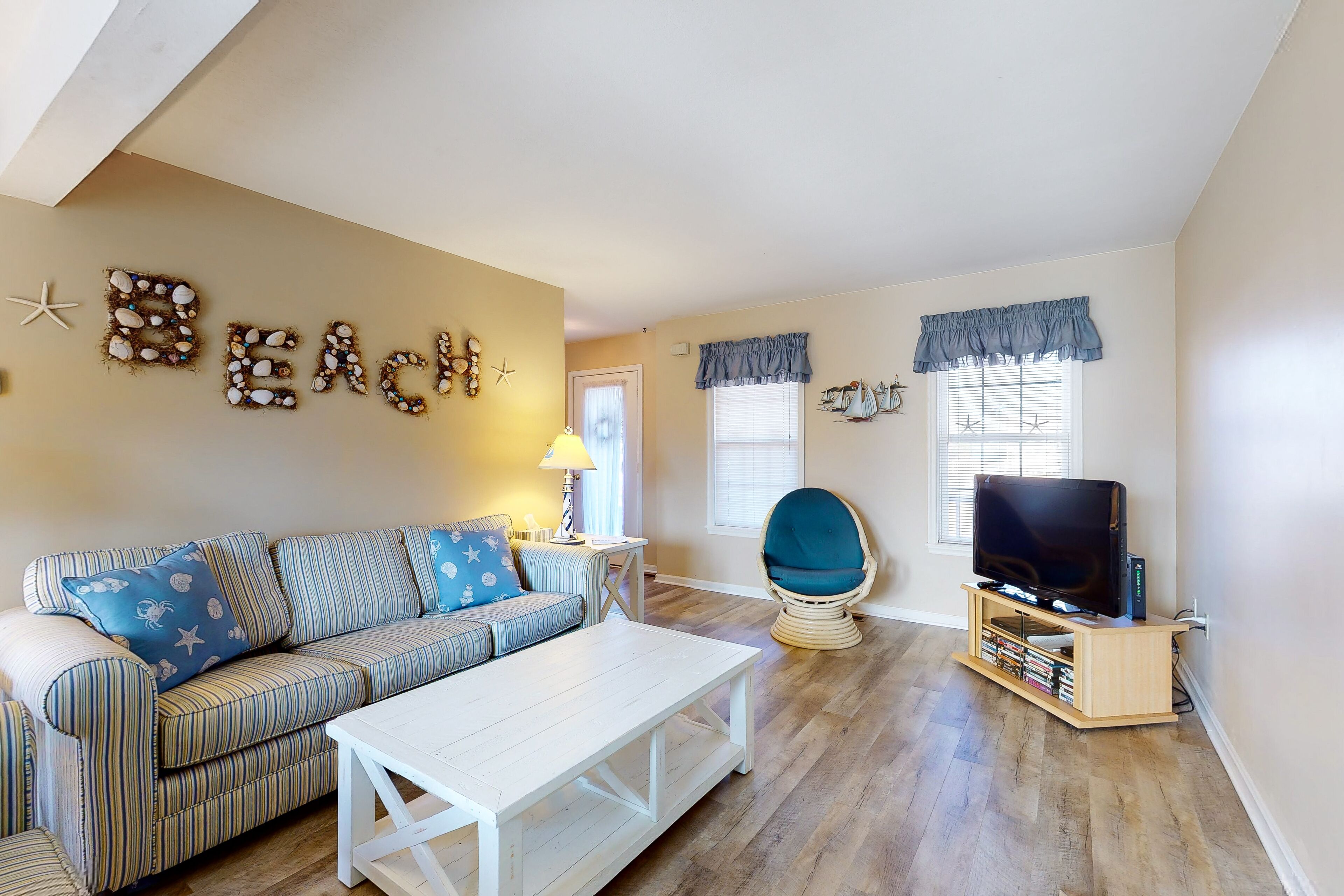 TV, fireplace, DVD player