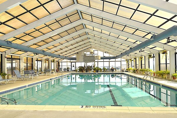 Una piscina techada, una piscina climatizada