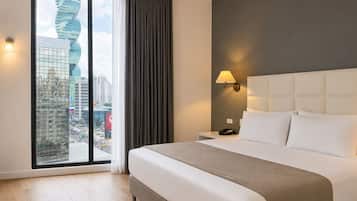 Deluxe King Room | Hypo-allergenic bedding, memory foam beds, desk, laptop workspace