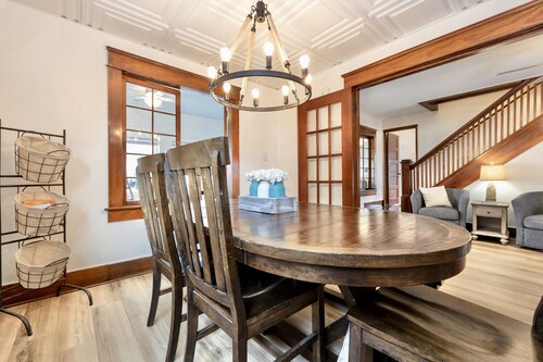 The Vintage Lake House w/ Private Dock