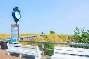 Property grounds - Bethany Beach Inn suite close to beach with free WiFi, central AC, & balcony (Bethany Beach)