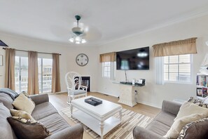 تلفزيون، مشغل دي في دي، كُتُب، مكتبة فيديو