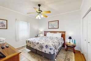 6 bedrooms, iron/ironing board, WiFi, bed sheets