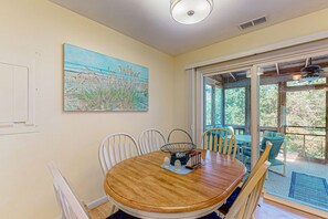 Dining - Bayberry Woods townhouse with access to pool/tennis, fireplace & washer/dryer (Bethany Beach)