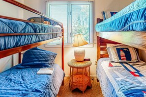 3 bedrooms, Internet, bed sheets - Bayberry Woods townhouse with access to pool/tennis, fireplace & washer/dryer (Bethany Beach)