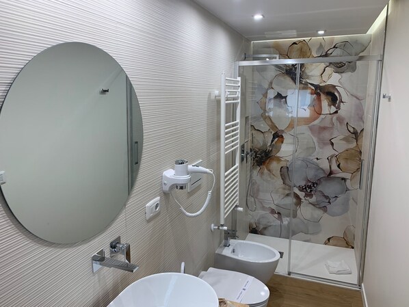 Shower, hair dryer, bidet - Brand new apartment in a strategic position - Self Check in (Bari)