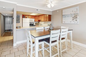 Dining - Oceanfront condo with pool, balcony, fireplace, central AC, and washer/dryer (Ocean City)