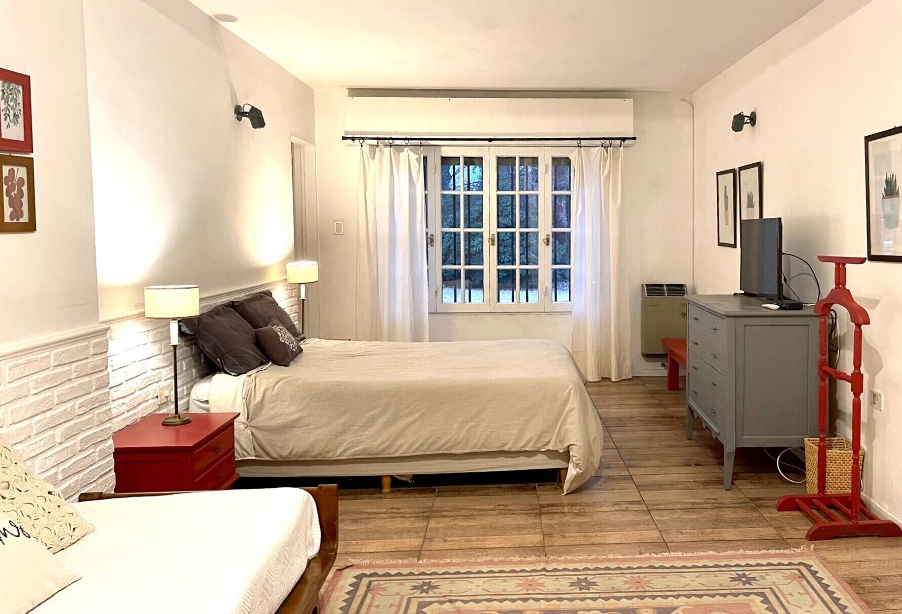 2 habitaciones, tabla de planchar con plancha y wifi gratis 