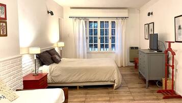 2 chambres, fer et planche à repasser, Wi-Fi gratuit, draps fournis