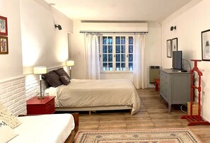 2 室のベッドルーム、アイロン / アイロン台、WiFi (無料)、ベッドシーツ