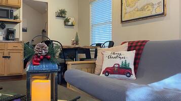 Smart TV, videogiochi, lettore DVD, libri