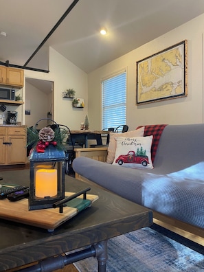 تلفزيون ذكي، ألعاب فيديو، مشغل دي في دي، كُتُب