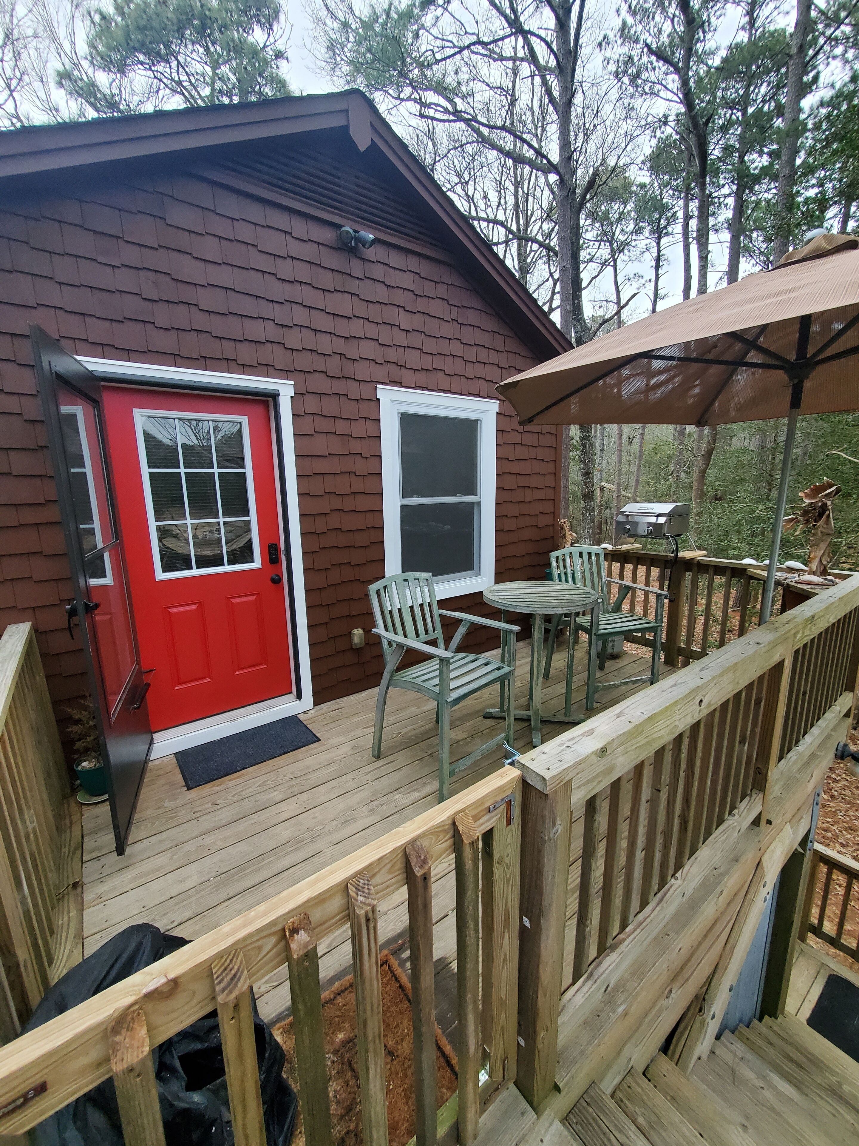 Cozy Tiny House -close walk to quaint neighborhood beach! 