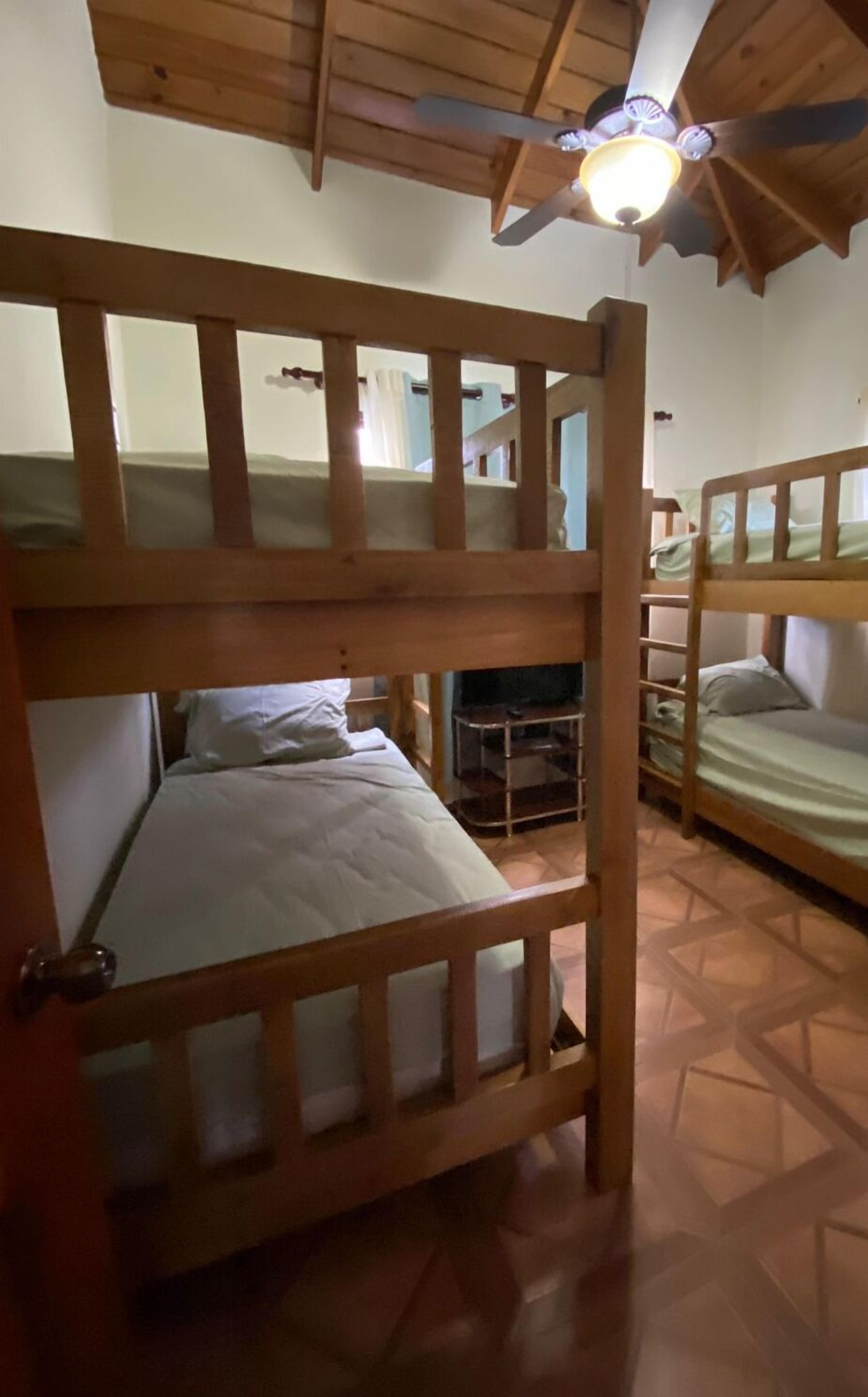 3 quartos, Wi-Fi de cortesia, roupa de cama