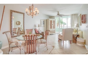 Interior - ⭐️ Beachfront 🏖 Condo & Pool - Perfect Sunny ☀️ Oceanfront 🌊 Views! (Gulf Shores)