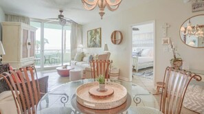 Interior - ⭐️ Beachfront 🏖 Condo & Pool - Perfect Sunny ☀️ Oceanfront 🌊 Views! (Gulf Shores)