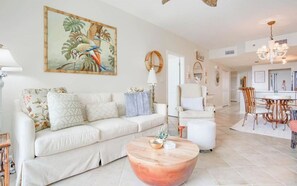 Smart TV - ⭐️ Beachfront 🏖 Condo & Pool - Perfect Sunny ☀️ Oceanfront 🌊 Views! (Gulf Shores)