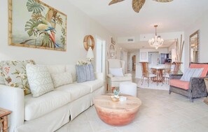 Smart TV - ⭐️ Beachfront 🏖 Condo & Pool - Perfect Sunny ☀️ Oceanfront 🌊 Views! (Gulf Shores)
