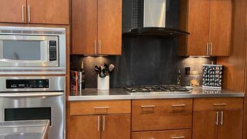 KylskÄp, mikrovÄgsugn, ugn och spishÀll