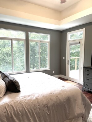 5 bedrooms, iron/ironing board, free WiFi, bed sheets