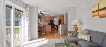 Stunning 5 BR,  2 King Bed, 2 Garage, 4 BTH Family Friendly Home with Hot Tub