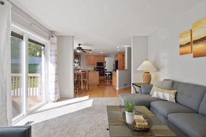 Stunning 5 BR,  2 King Bed, 2 Garage, 4 BTH Family Friendly Home with Hot Tub