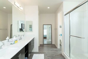 Combined shower/bathtub, hair dryer, towels, soap