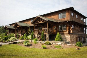 Building design - Ampersand Bay Resort (Saranac Lake)
