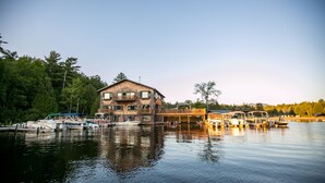 Suite Panoramique, vue montagne, en bord de lac | Extérieur