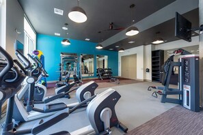 Fitness facility - LUXURY **DOWNTOWN** MID-RISE (CLOSE TO EVERYTHING) (Houston)