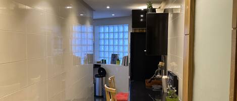 雪櫃、微波爐、焗爐、爐具