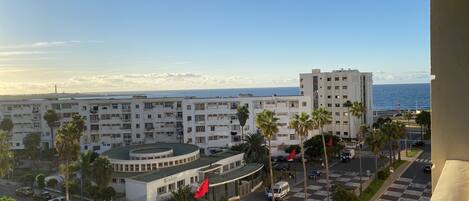 المنطقة المحيطة بالمنشأة