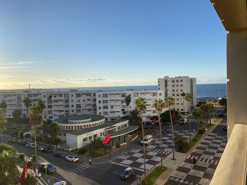 Superb sea view apartment free parking on site