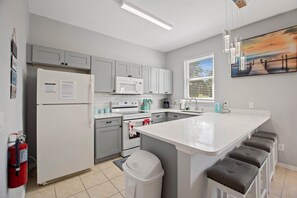 Fridge, oven, stovetop, dishwasher