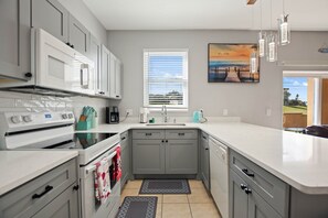 Fridge, oven, stovetop, dishwasher