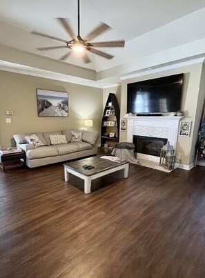 Smart TV, fireplace, table tennis
