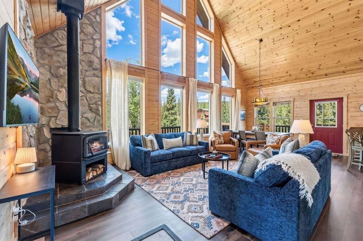 Smart TV, fireplace, table tennis