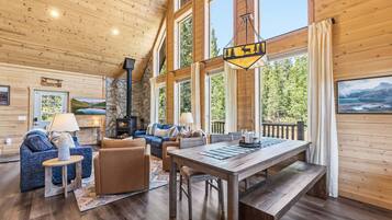 Smart TV, fireplace, table tennis