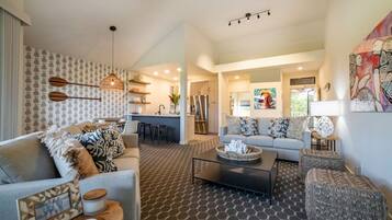 Télévision, livres, chaîne hi-fi