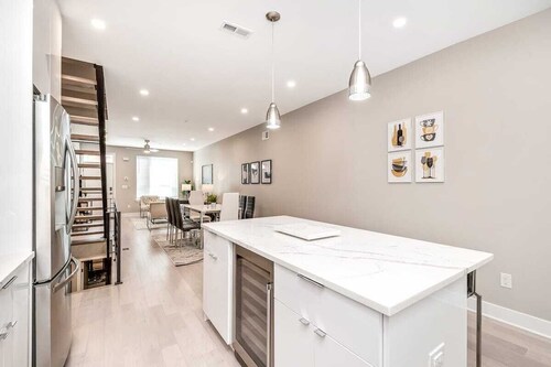 Fabulous Open Concept 4Bedroom w/RoofDeck! Sleep10