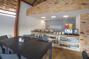 Ilmainen päivittäinen englantilainen aamiainen 