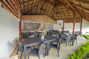 Free daily English breakfast